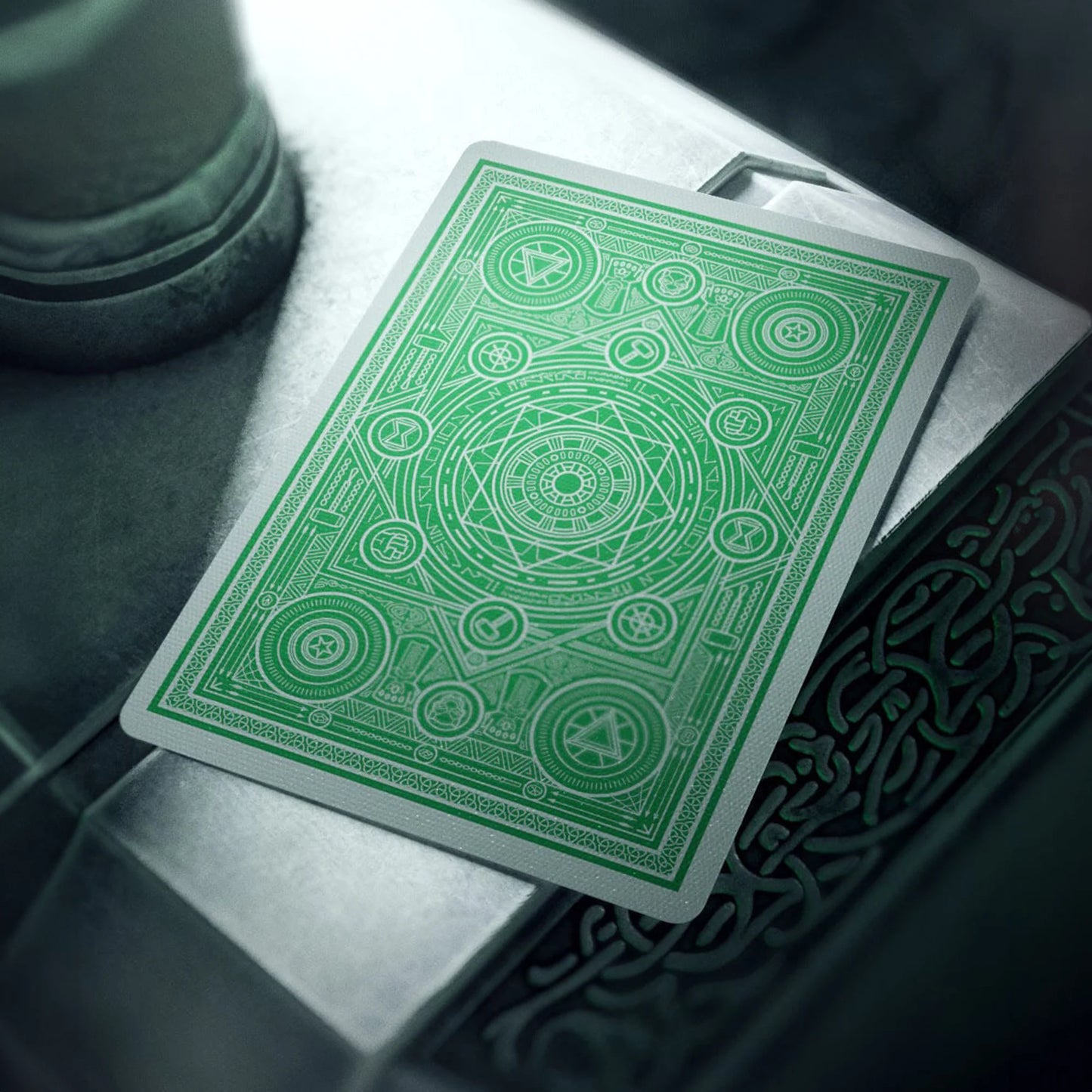 Theory11 Avengers: The Infinity Saga Playing Cards – Groen